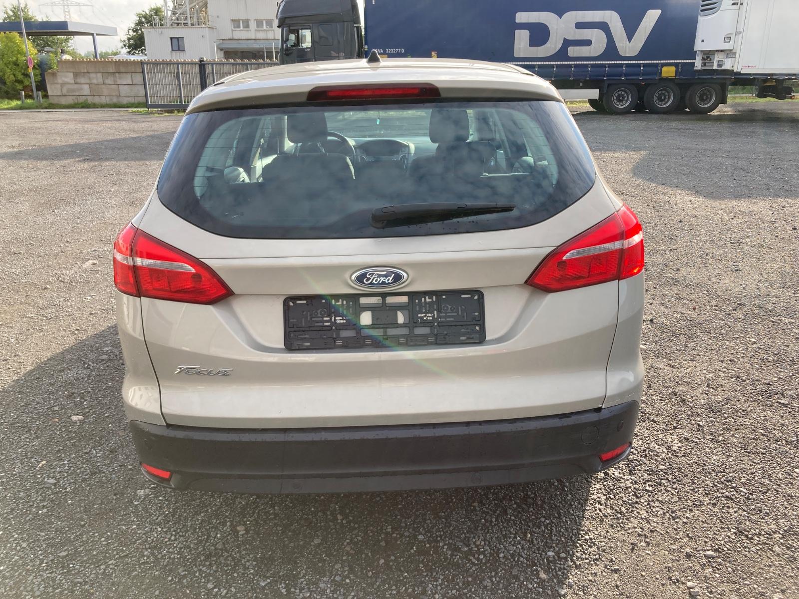 Ford Focus 2015 — photo 8