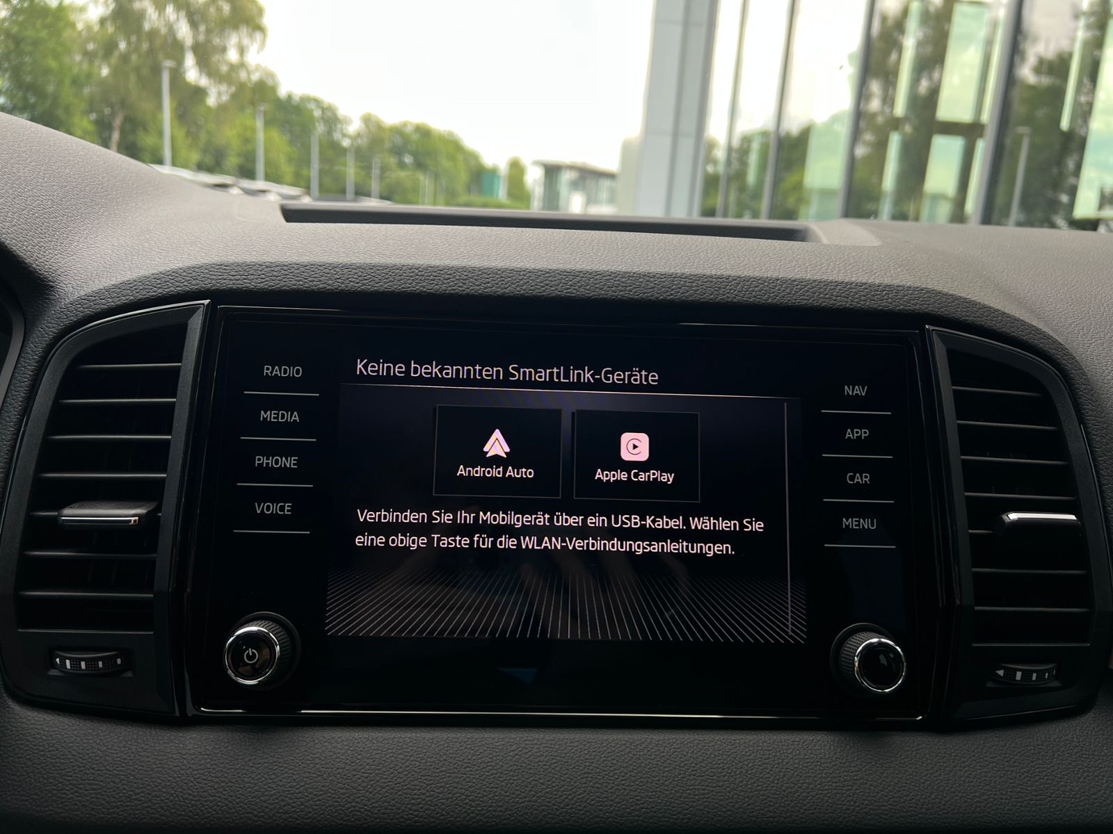 Fahrzeugabbildung SKODA Karoq Balance 1.5 TSI *AHK, ACC, Rückfahrkamera,