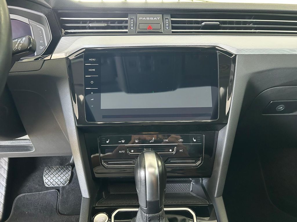 Volkswagen Passat Variant BUSINESS PANO*HUD*CAM*AHK*IQ.LIGH