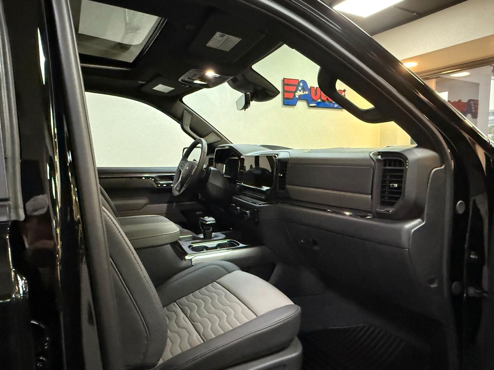 Fahrzeugabbildung Chevrolet 2026 SILVERADO ZR2 OFF ROAD-SIDE ST 6.2L V8-4x4
