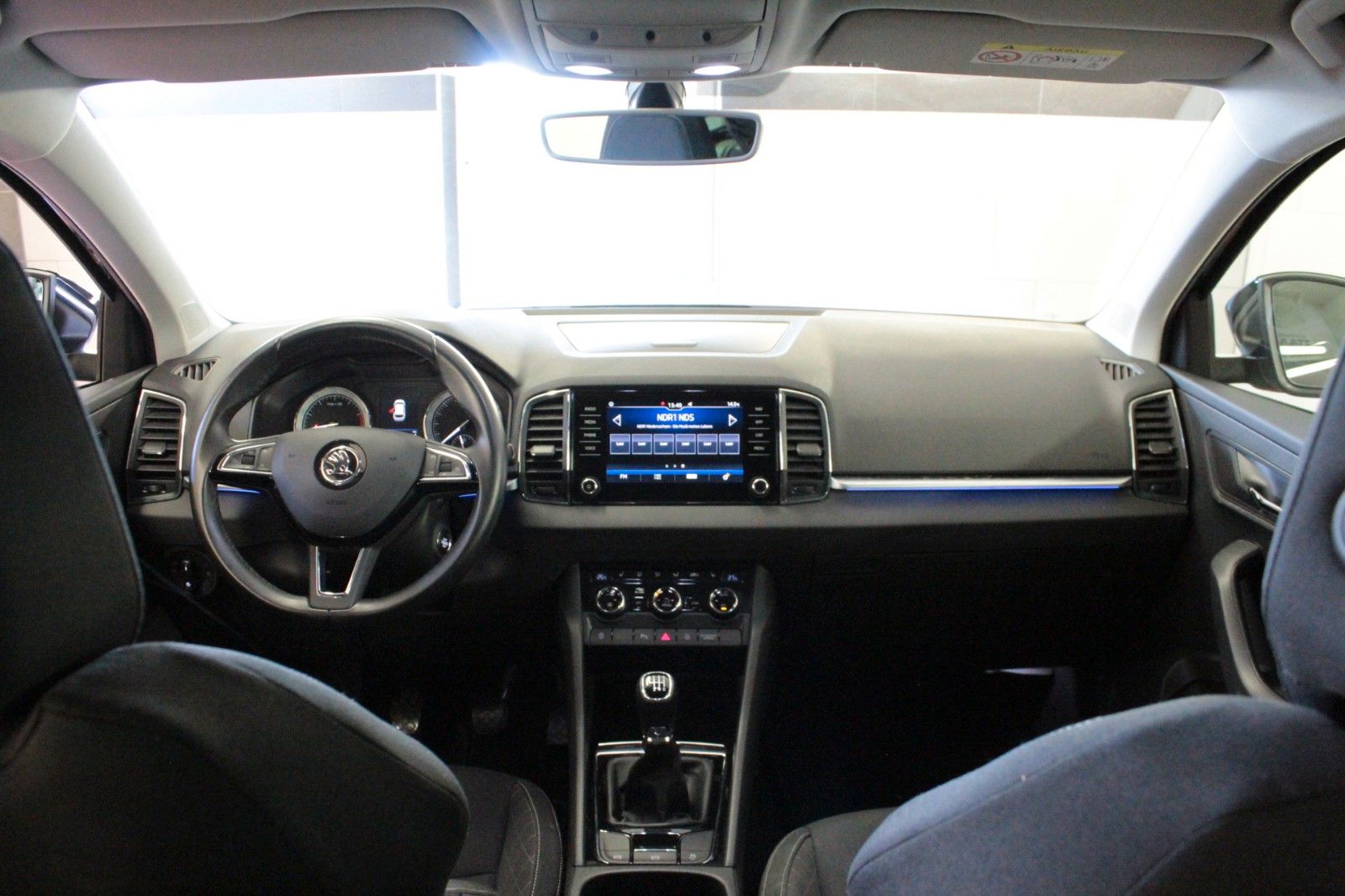 Fahrzeugabbildung SKODA Karoq 1.0 TSI AMBITION  AHK *Allwetter*