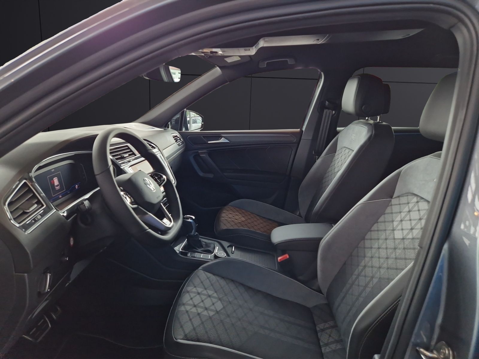Fahrzeugabbildung Volkswagen Tiguan Allspace TDI R-Line Black 4M 7Si MATRIX A
