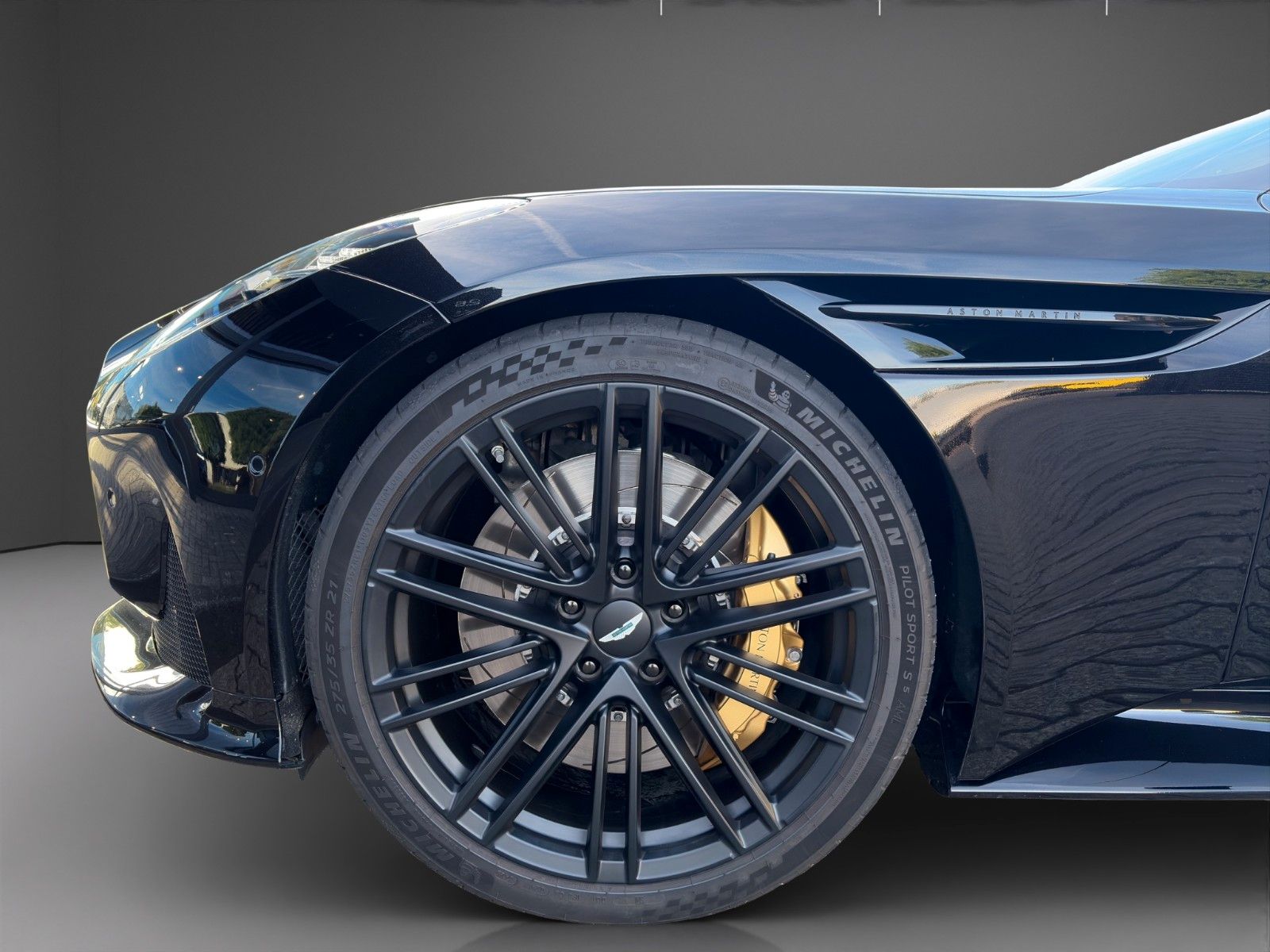 Fahrzeugabbildung Aston Martin DB12 4.0 V8 Volante PPF Bowers & Wilkins