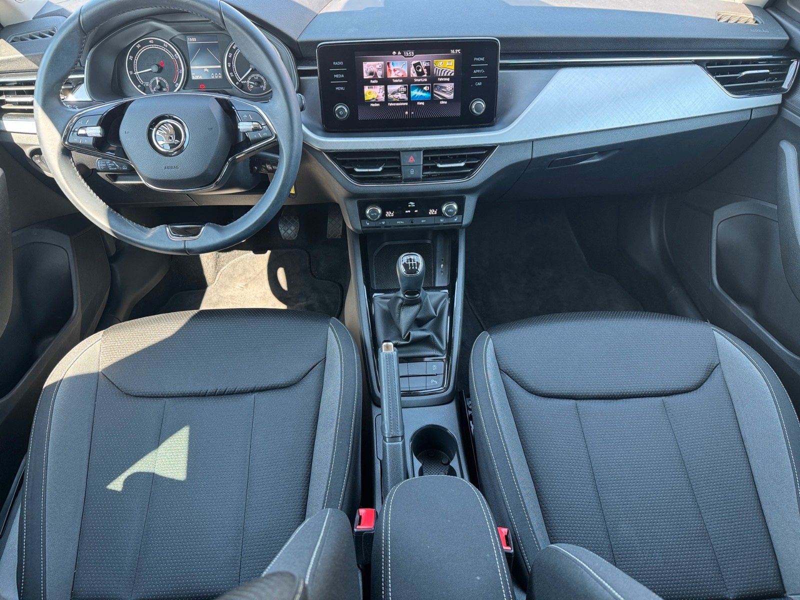 Fahrzeugabbildung SKODA Kamiq Ambition Tour 1.5 TSI