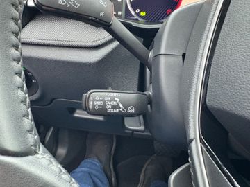 Fahrzeugabbildung SKODA Fabia 1.0 TSI DSG Selection Navi ACC LHZ SHZ uvm