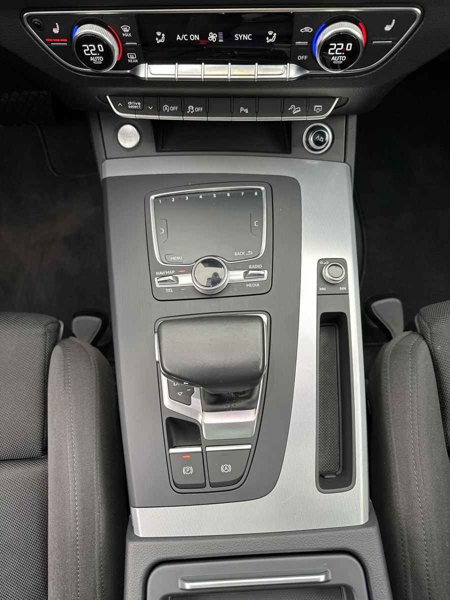 Fahrzeugabbildung Audi Q5 40 TDI Quattro Sport NAV+XEN+ACC+PANORAMA+KAM