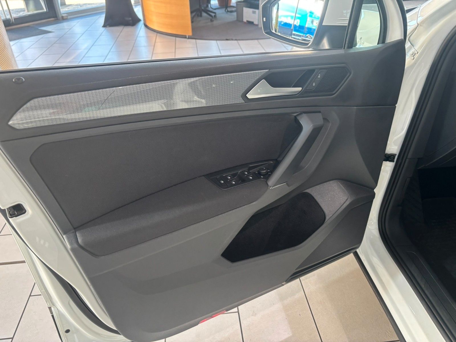 Fahrzeugabbildung Volkswagen Tiguan 2.0 TDI Life 4Motion AHK/NAVI/KAMERA/SHZ