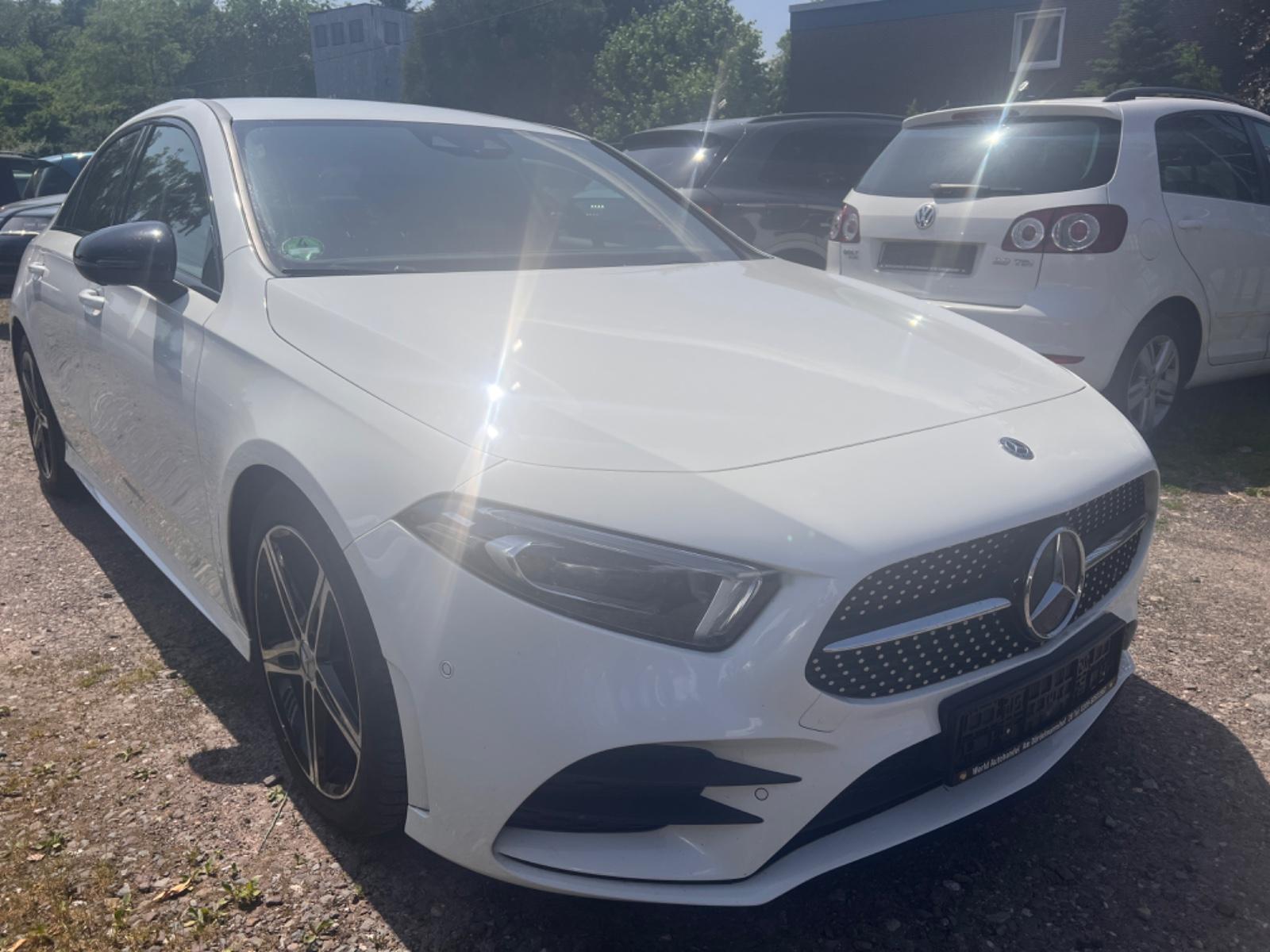Mercedes-Benz A 180 A Limousine AMG LINE Night-Paket