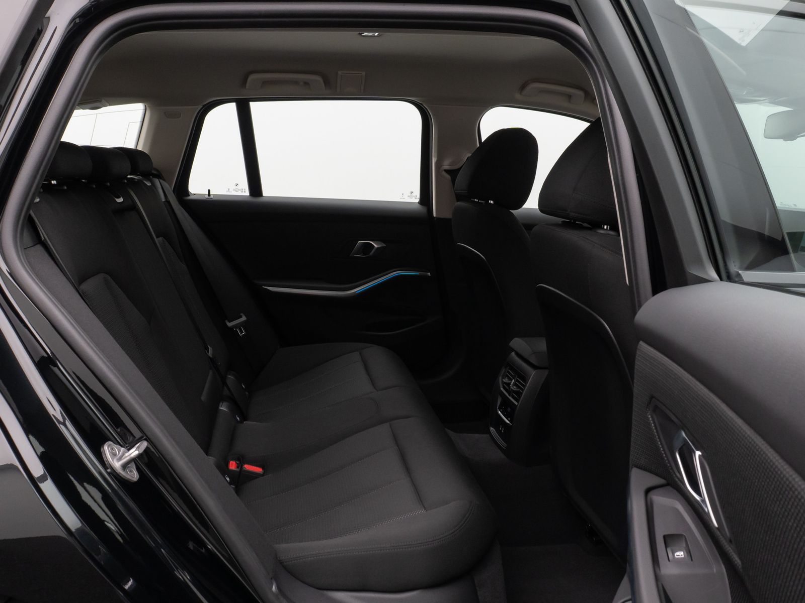 Fahrzeugabbildung BMW 320d Kamera DAB Sportlenkrad Komfort AHK Alarm