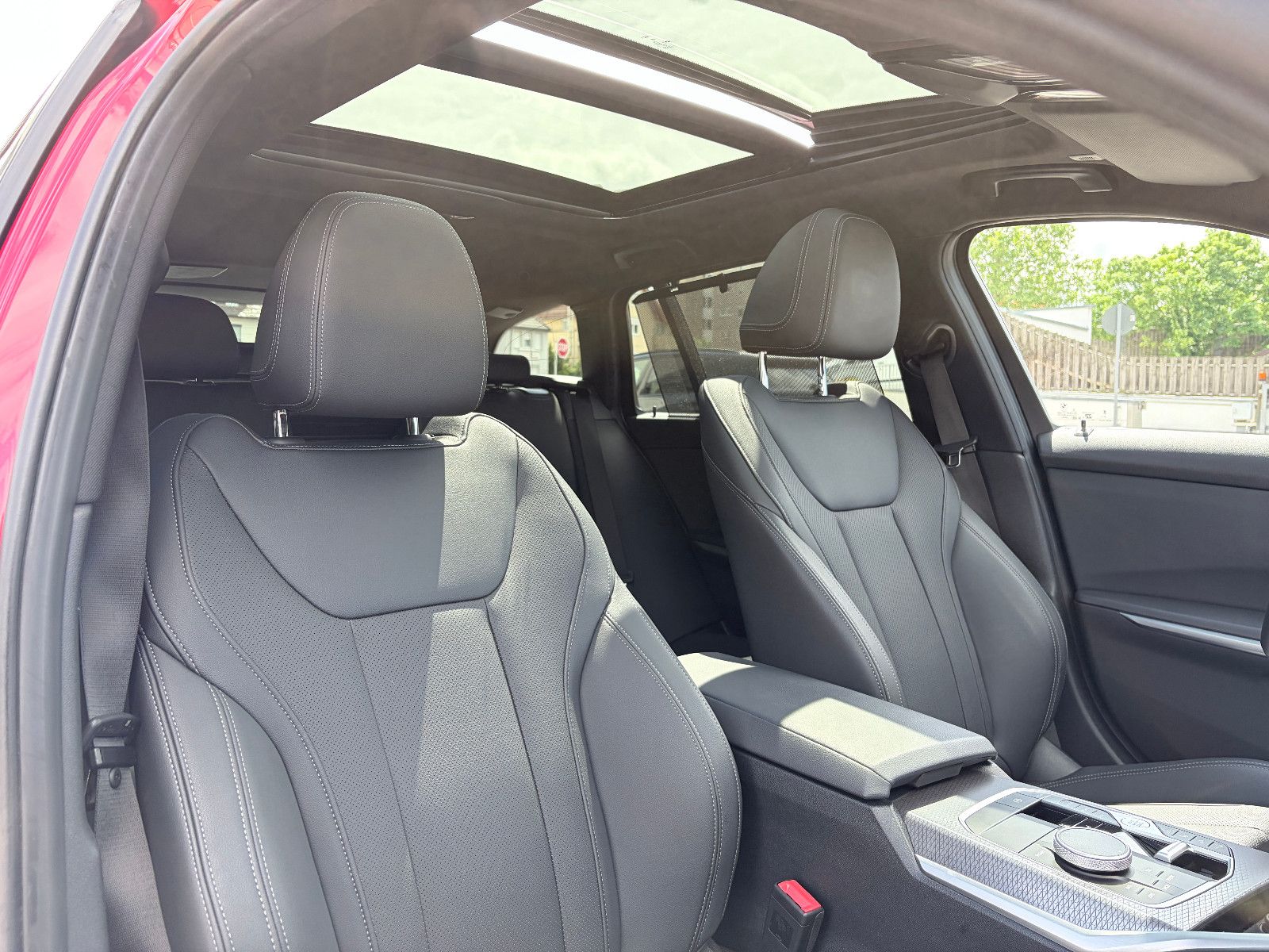 BMW 320 i Aut M Sport PANO/AHK/HUD/360°/STANDHEIZUNG foto 11