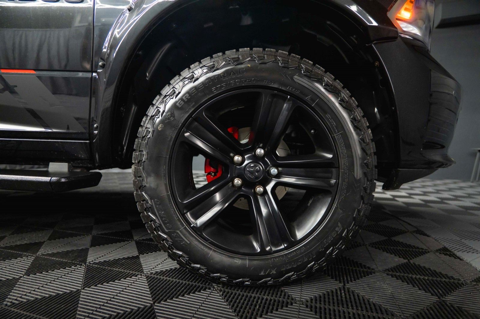 Fahrzeugabbildung Dodge RAM 5.7 V8 HEMI 4x4 OFFROAD Night-Paket LONGBED