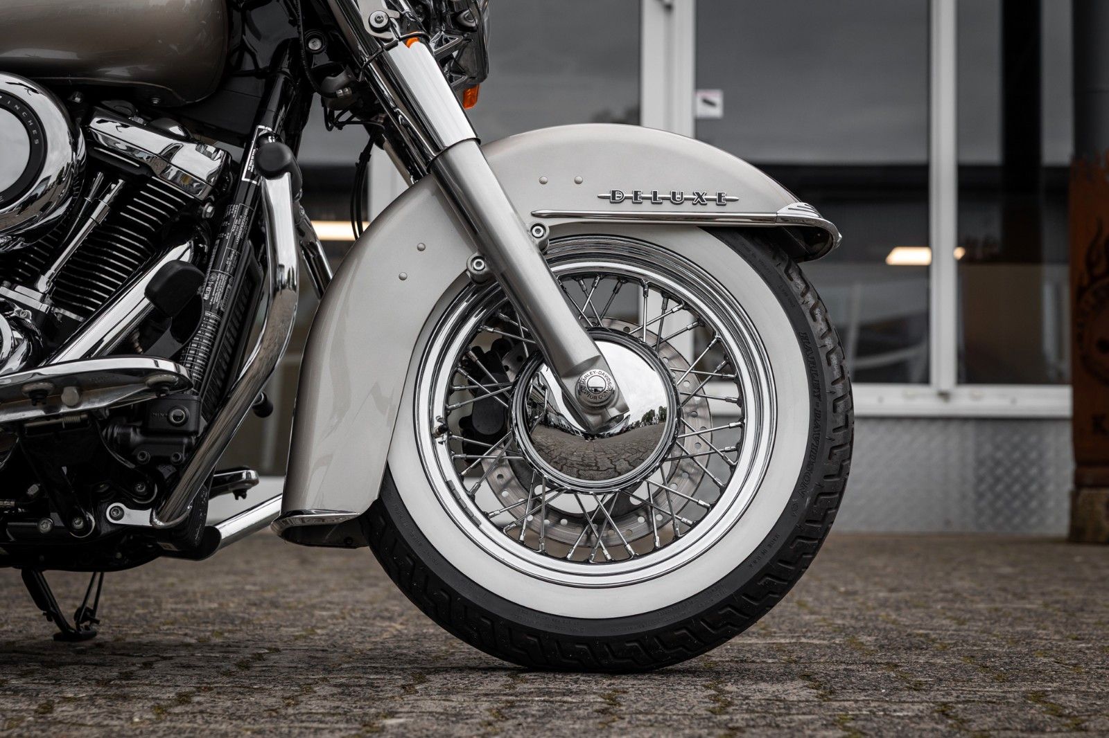 Fahrzeugabbildung Harley-Davidson SOFTAIL DELUXE FLDE - JEKILL & HYDE - NEUWERTIG