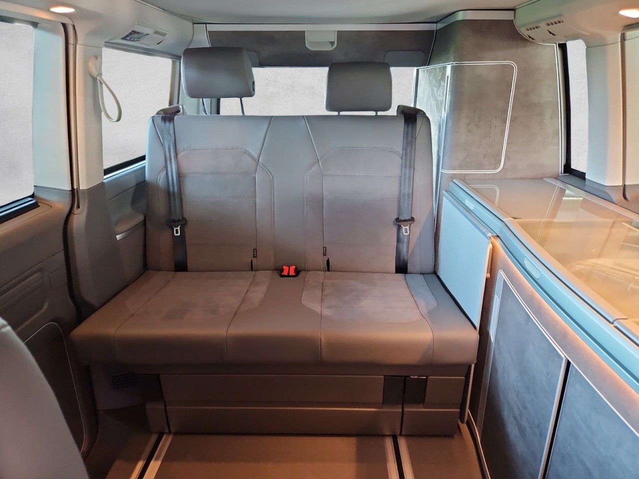 Fahrzeugabbildung Volkswagen T6.1 California Ocean Edition TDI 4Motion AHK