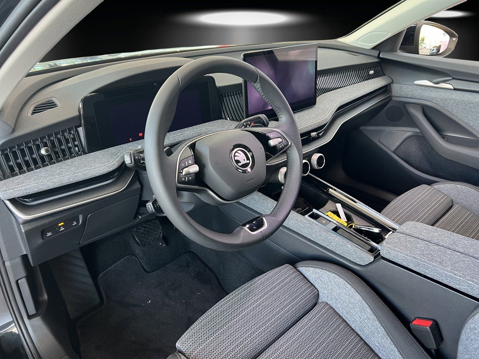 Fahrzeugabbildung SKODA Superb Combi Selection 2,0 TDI 110 kW DSG