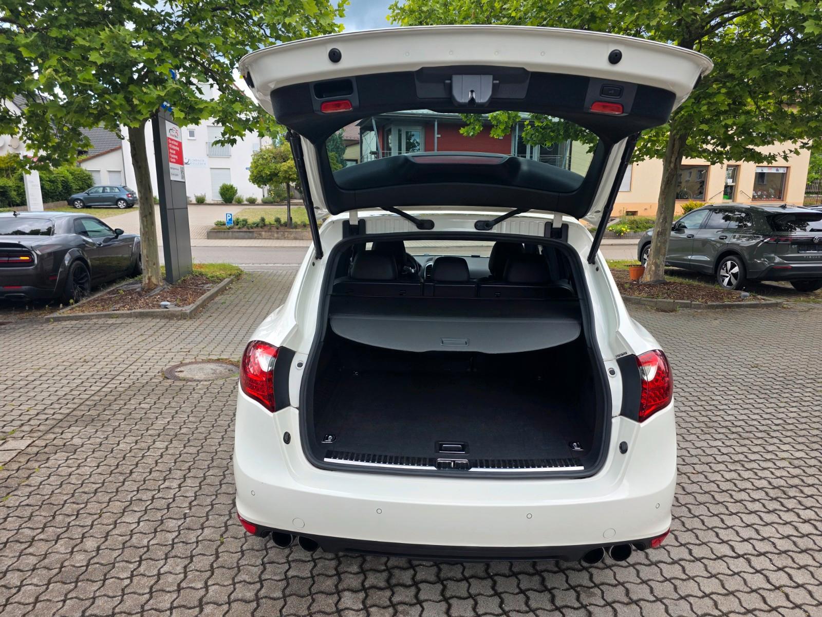 PORSCHE CAYENNE - S HYBRID - 333 CV- HAYON ÉLECTRIQUE -RÉGLAGE ÉLECTRIQUE DES SIÈGES AVEC FONCTION MÉMOIRE