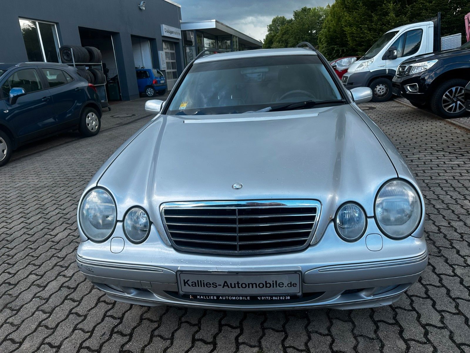 Fahrzeugabbildung Mercedes-Benz E 240 T /Autom. /Klima/ AHK / Leder / Xenon