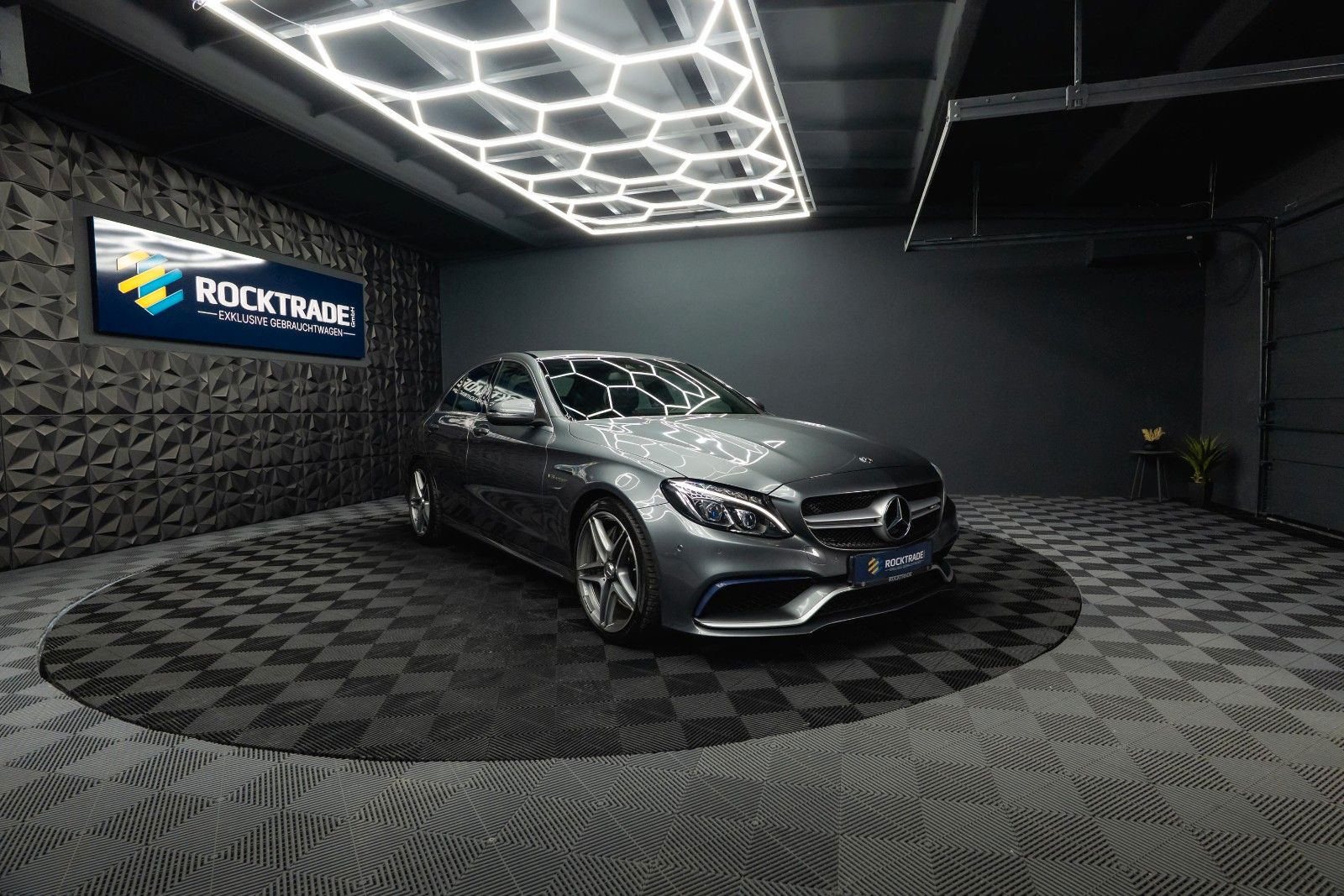 Fahrzeugabbildung Mercedes-Benz C 63 AMG Lim. | BURMESTER | LED | Top Zustand