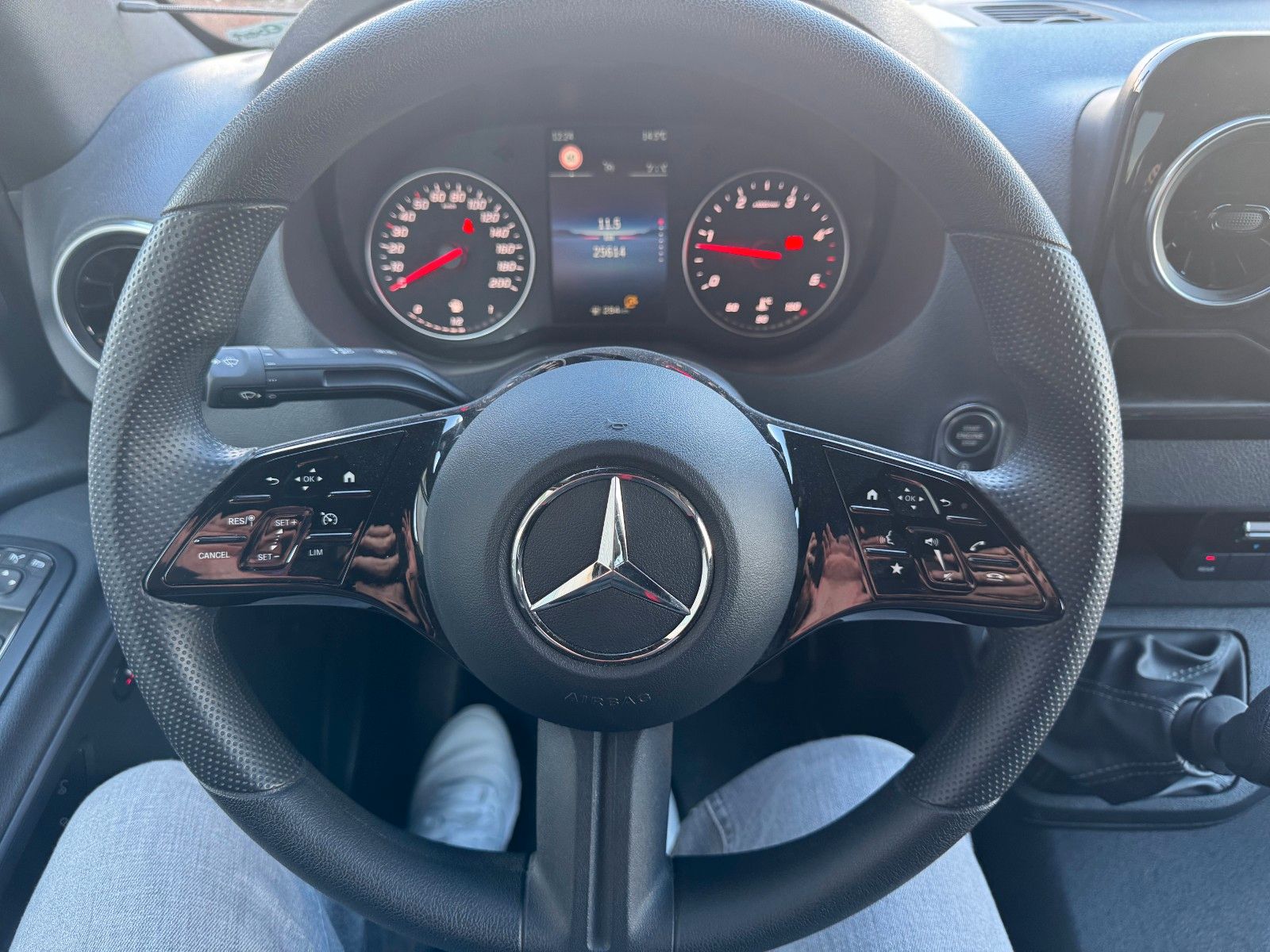 Fahrzeugabbildung Mercedes-Benz Sprinter 317 CDI Rollstuhl/Behinderten Lift