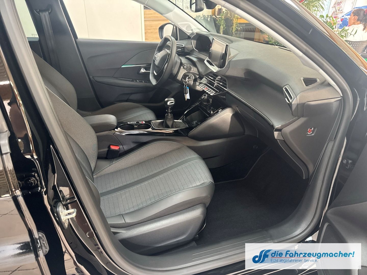 Fahrzeugabbildung Peugeot 208 Allure 1.2 PureTech 100 EU6d Navi LED Apple