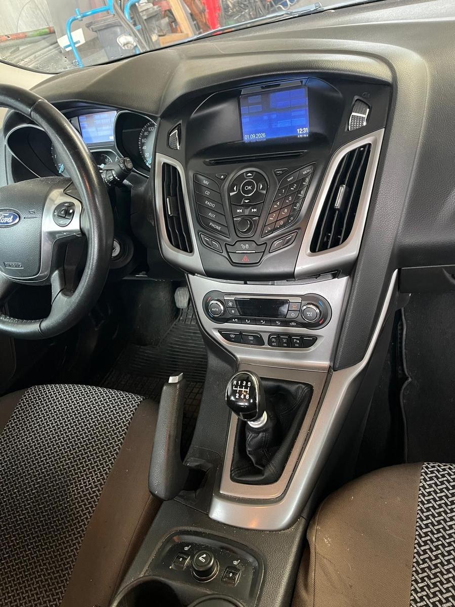 Ford Focus 2014 — photo 9