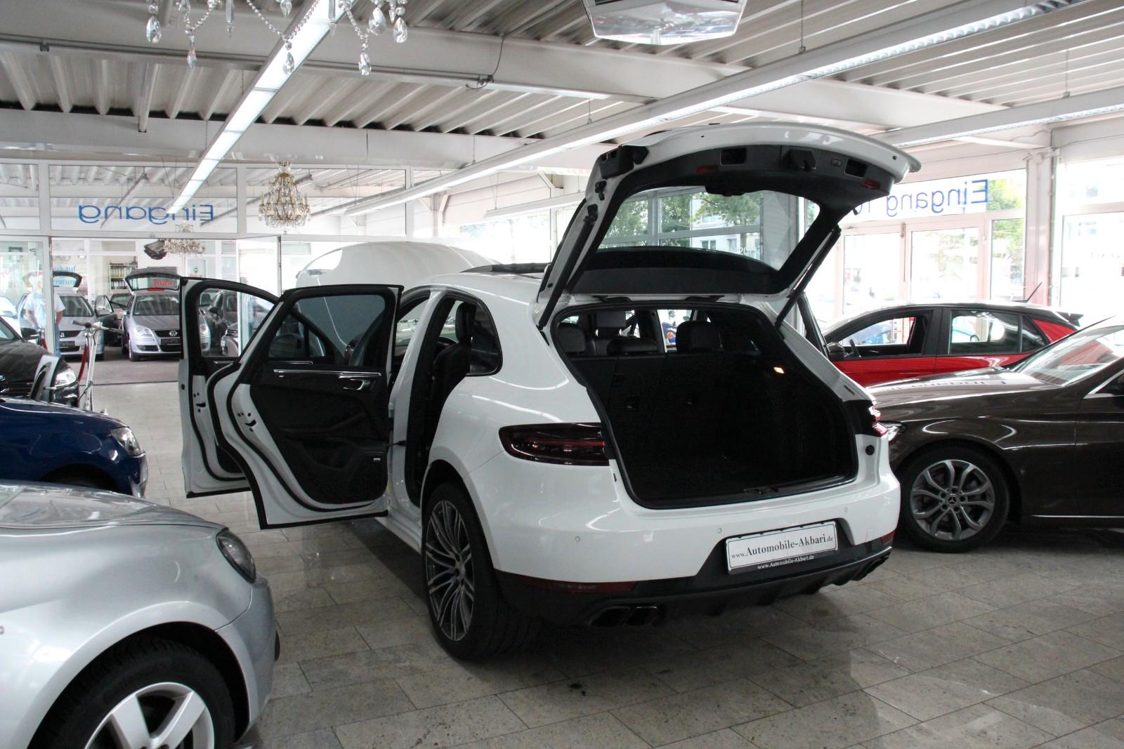 Porsche Macan Turbo *BOSE/Pano/Sitzbelüftung*