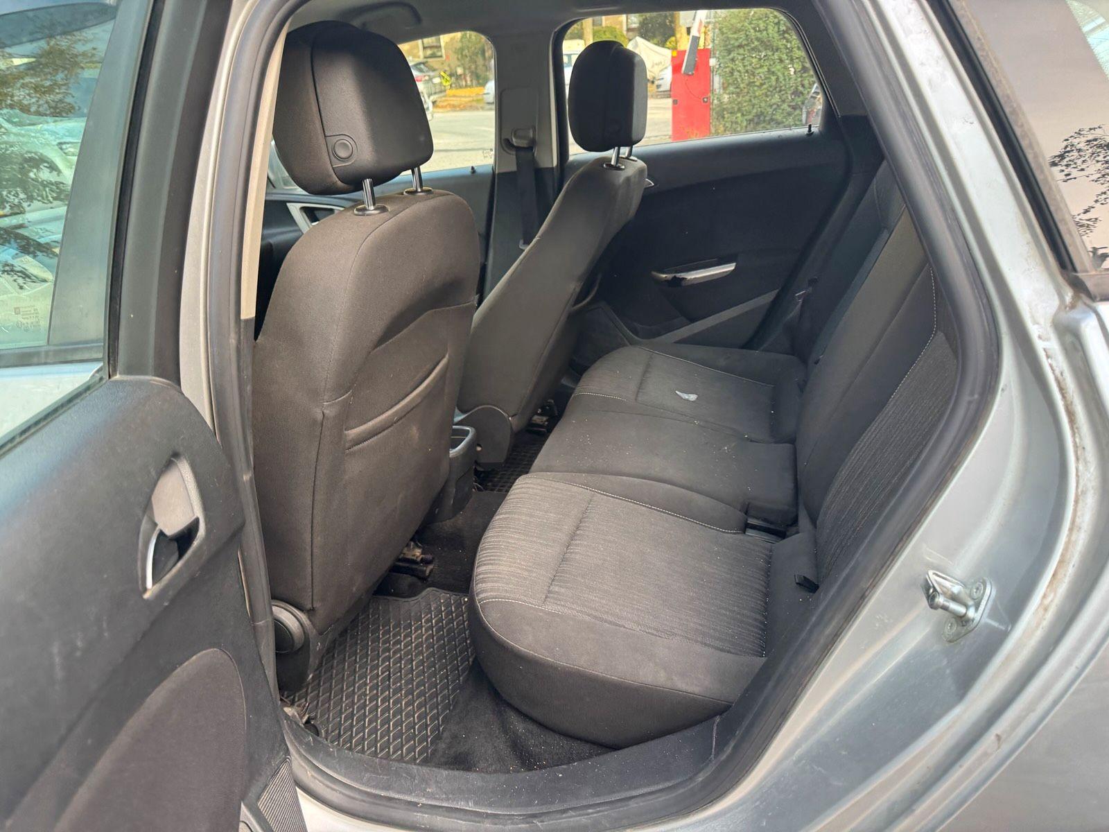Opel Astra 2012 — photo 10