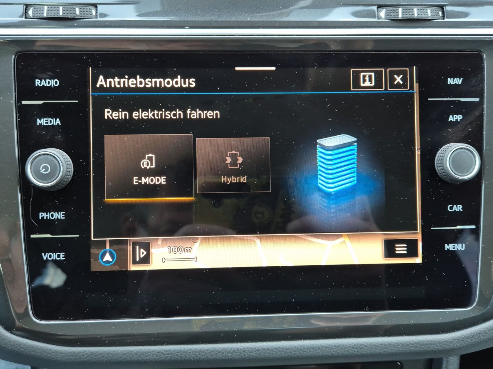 Fahrzeugabbildung Volkswagen Tiguan eHybrid Life DSG Matrix AHK Navi AID ACC