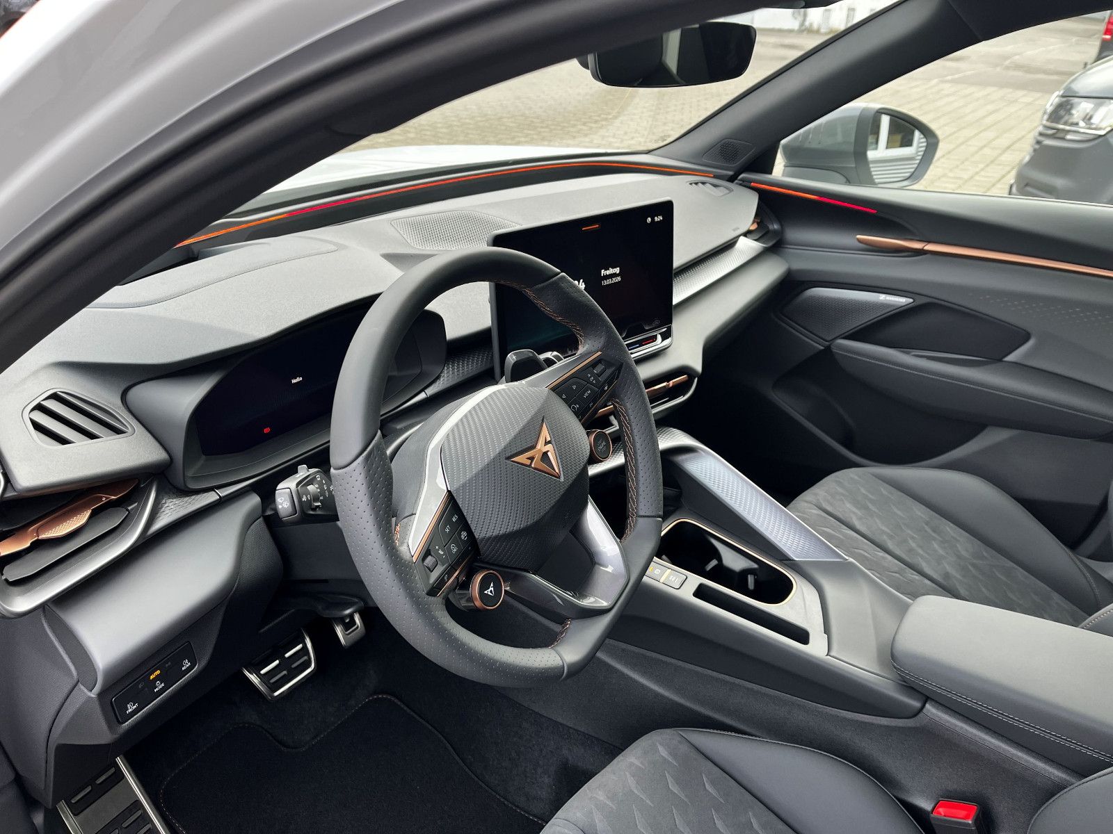 Fahrzeugabbildung CUPRA Terramar 2.0 TSI 4Drive VZ AHK PANO 20" SENN HUP