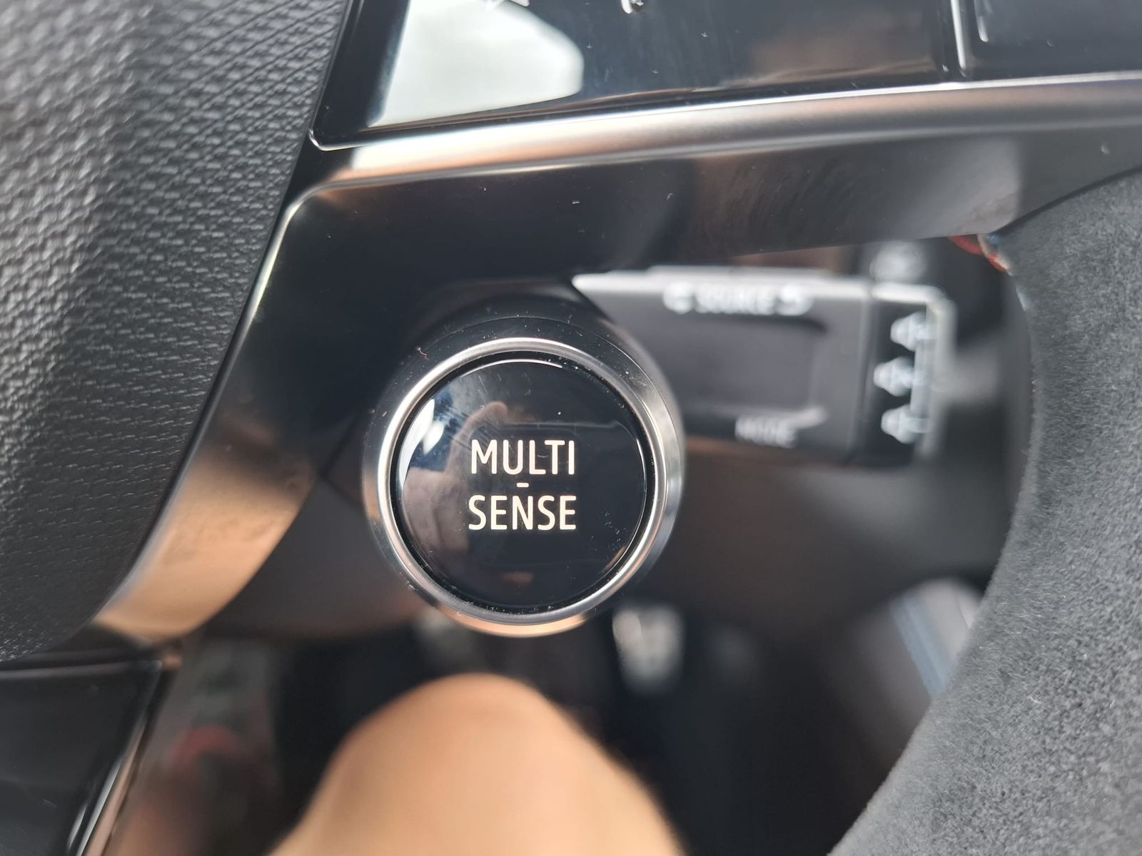 Fahrzeugabbildung Renault Austral 1.2 Voll-Hybrid 200 E-Tech Esprit Alpine