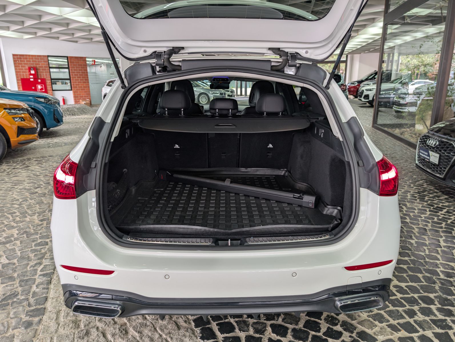 Fahrzeugabbildung Mercedes-Benz C 200 d T 2xAMG NIGHT AHK ACC SOUND MBUX+ LEDER