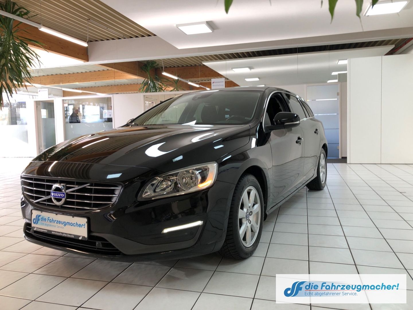 Fahrzeugabbildung Volvo V60 Kombi Momentum D4 Navi Soundsystem Sperrdiff