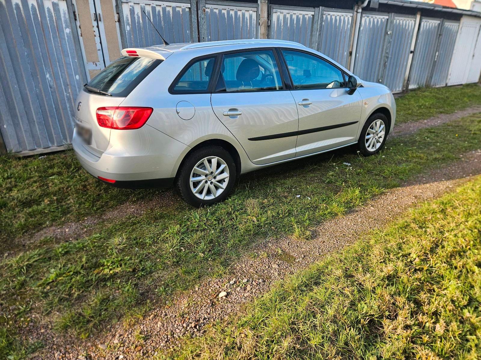 Seat Ibiza 2012 — салон