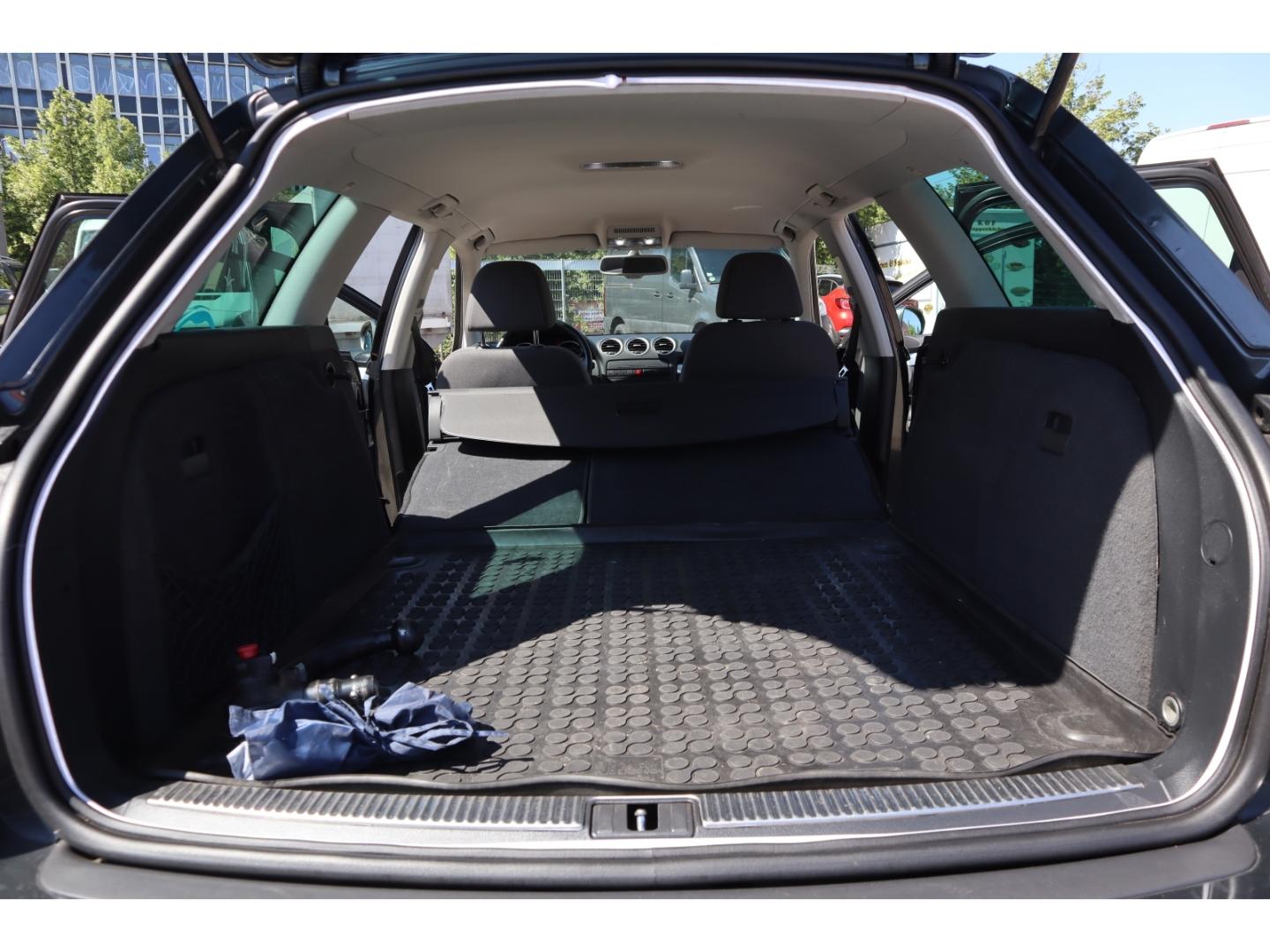 Seat Exeo 2012 — photo 11