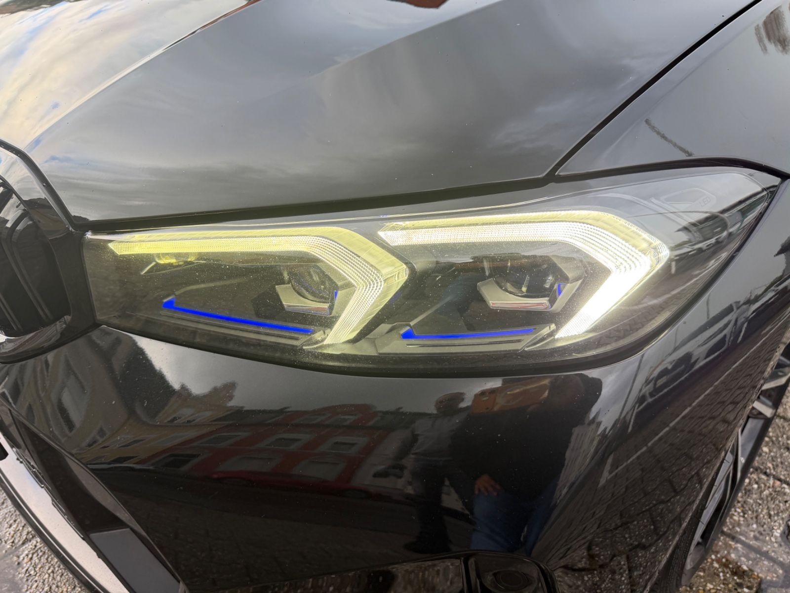 Fahrzeugabbildung BMW 330d xDrive Touring M SPORT PRO PANO STANDH. AHK