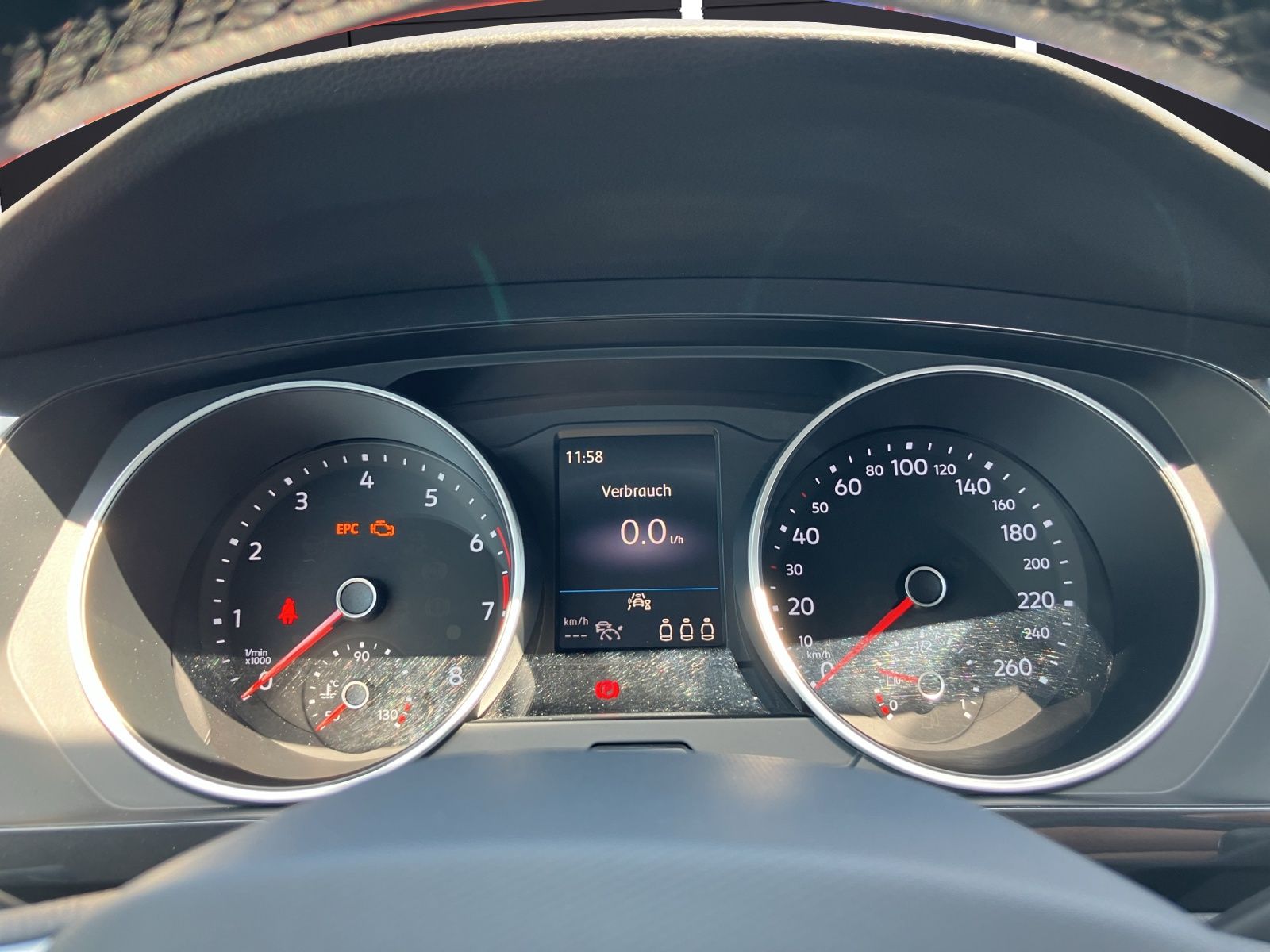 Fahrzeugabbildung Volkswagen Tiguan TSI Life Matrix AHK ACC PDC  SH LM