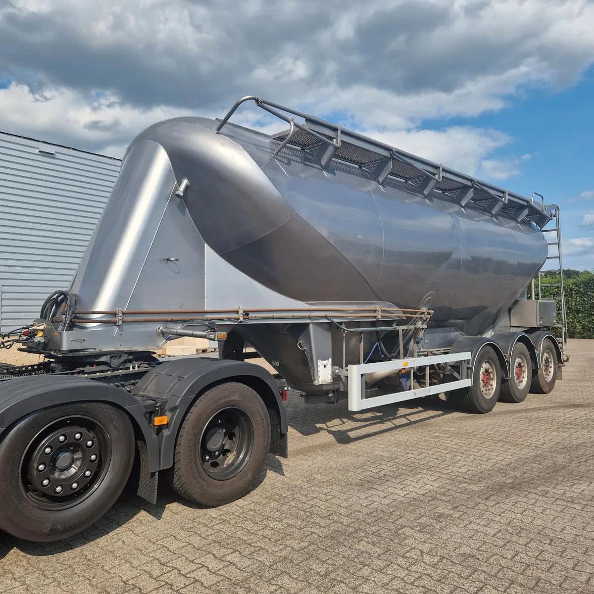 Andere ZVVZ 38000 liter aluminium GMP, veevoeder onderl