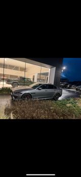 Jaguar XE 250 R Dynamic SE - Jaguar XE: R Dynamic Se