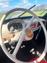 Renault 4CV Cremeschnittchen - Autos aus dem Jahr 1954