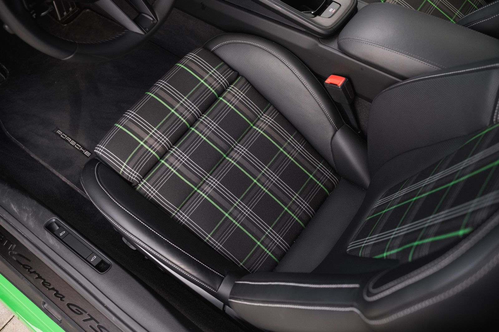 Fahrzeugabbildung Porsche 911/992 GTS KARO, LED, PDLS, DAB, Sp.-Design