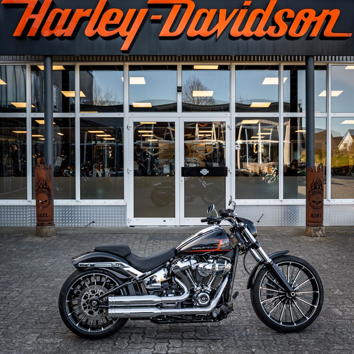 Fahrzeugabbildung Harley-Davidson FXBR Breakout 117 cui - Jekill & Hyde