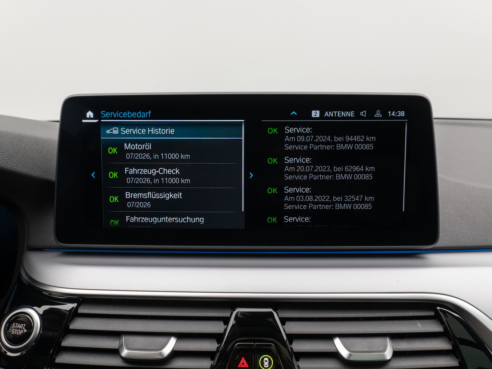 Fahrzeugabbildung BMW 530e xD Panorama Kamera CockPiPro DAB Alarm LED