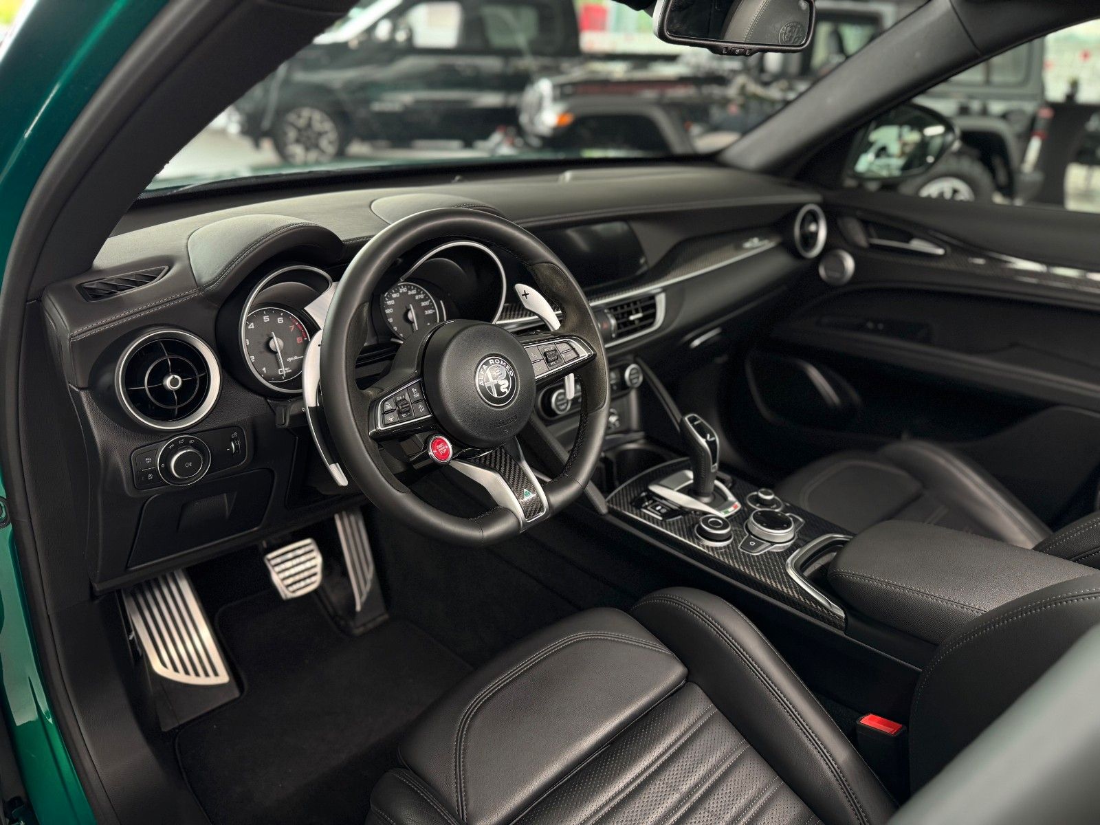 Fahrzeugabbildung Alfa Romeo Quadrifoglio Q4 ACC Assist-Paket Pano Garantie