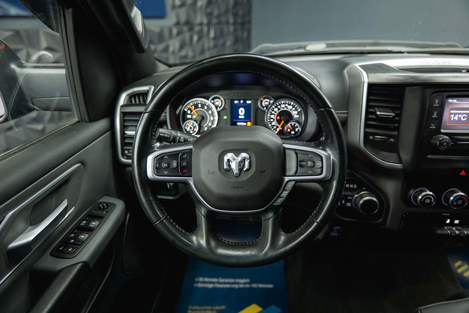 Fahrzeugabbildung Dodge RAM 5.7 V8 HEMI 4x4 OFFROAD NightEdition LONGBED