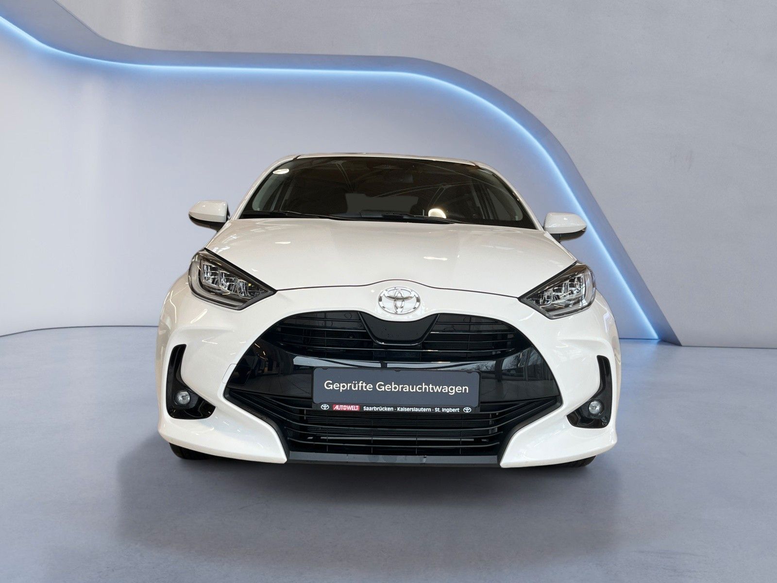Fahrzeugabbildung Toyota Yaris Hybrid Teamplayer inkl. Rückfahrkamera