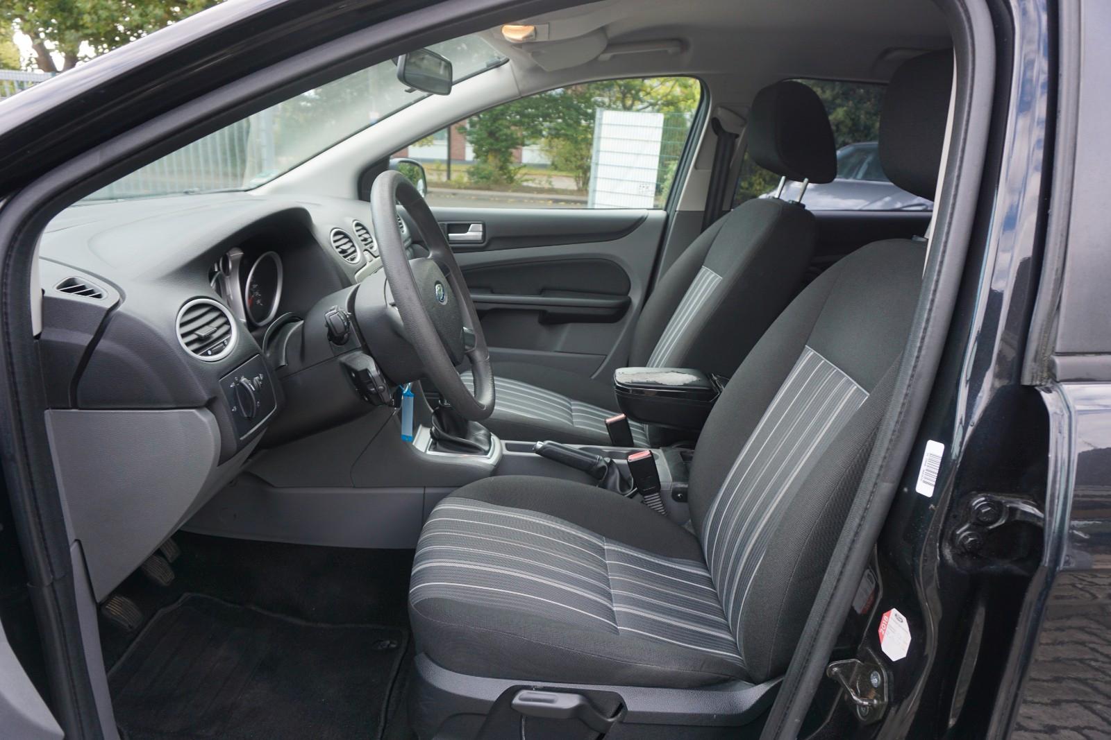 Ford Focus 2010 — photo 8