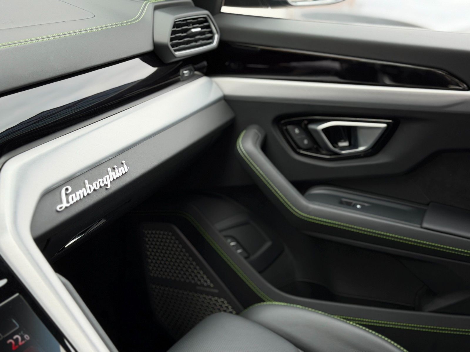 LAMBORGHINI Urus Urus 4.0 V8 Autom. MwSt/23-Zoll/B&amp;O/360°/PANO – Ansicht 37