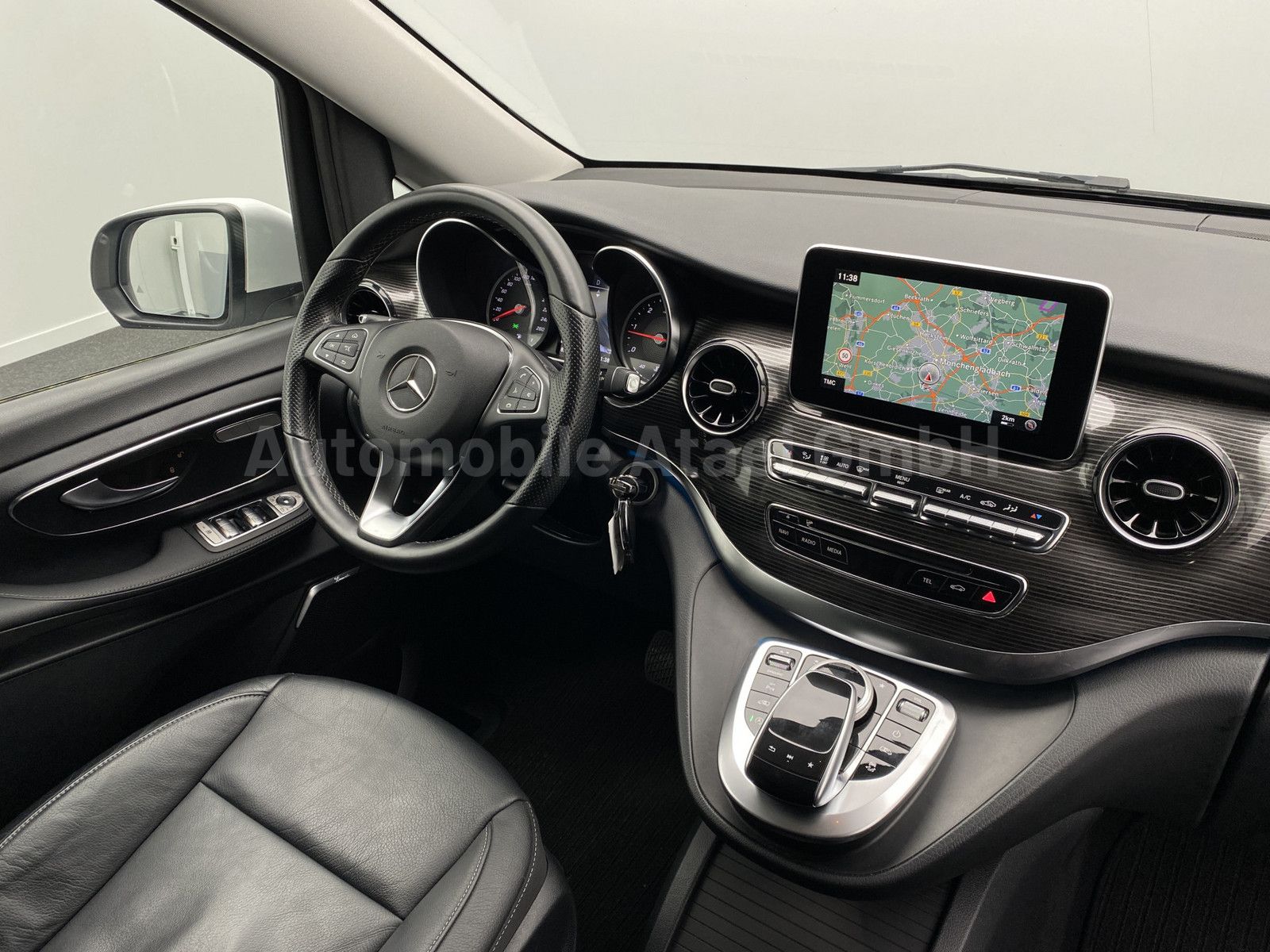 Fahrzeugabbildung Mercedes-Benz V 300d 4MATIC lang *Avantgarde Edition* 3187