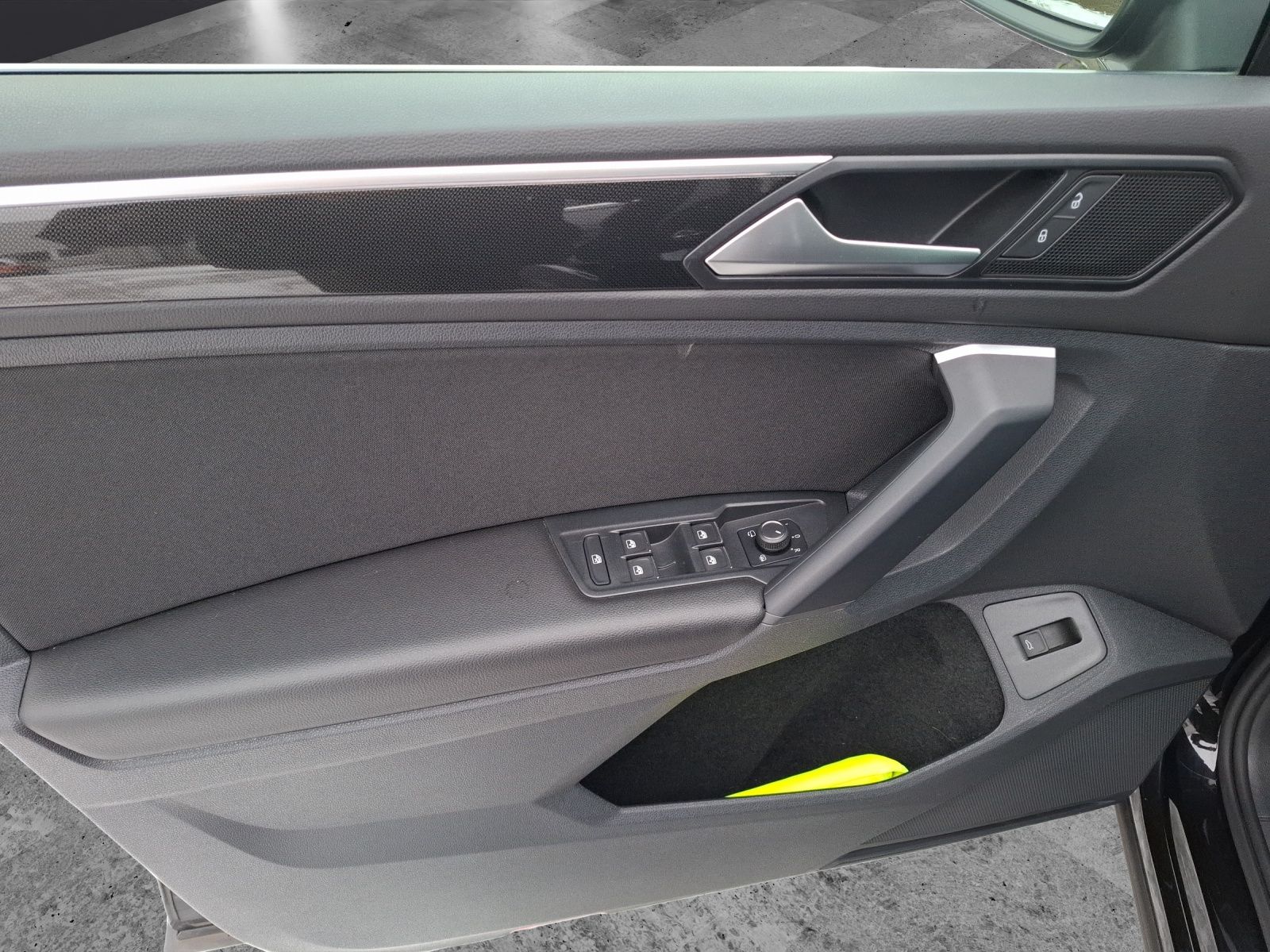 Fahrzeugabbildung Volkswagen Tiguan TDI Elegance DSG Matrix Navi AID Pano ACC