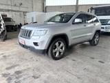 Jeep Grand Cherokee Laredo 3.0 CRD 140kW Automatik - Jeep Grand Cherokee aus 2012: Laredo