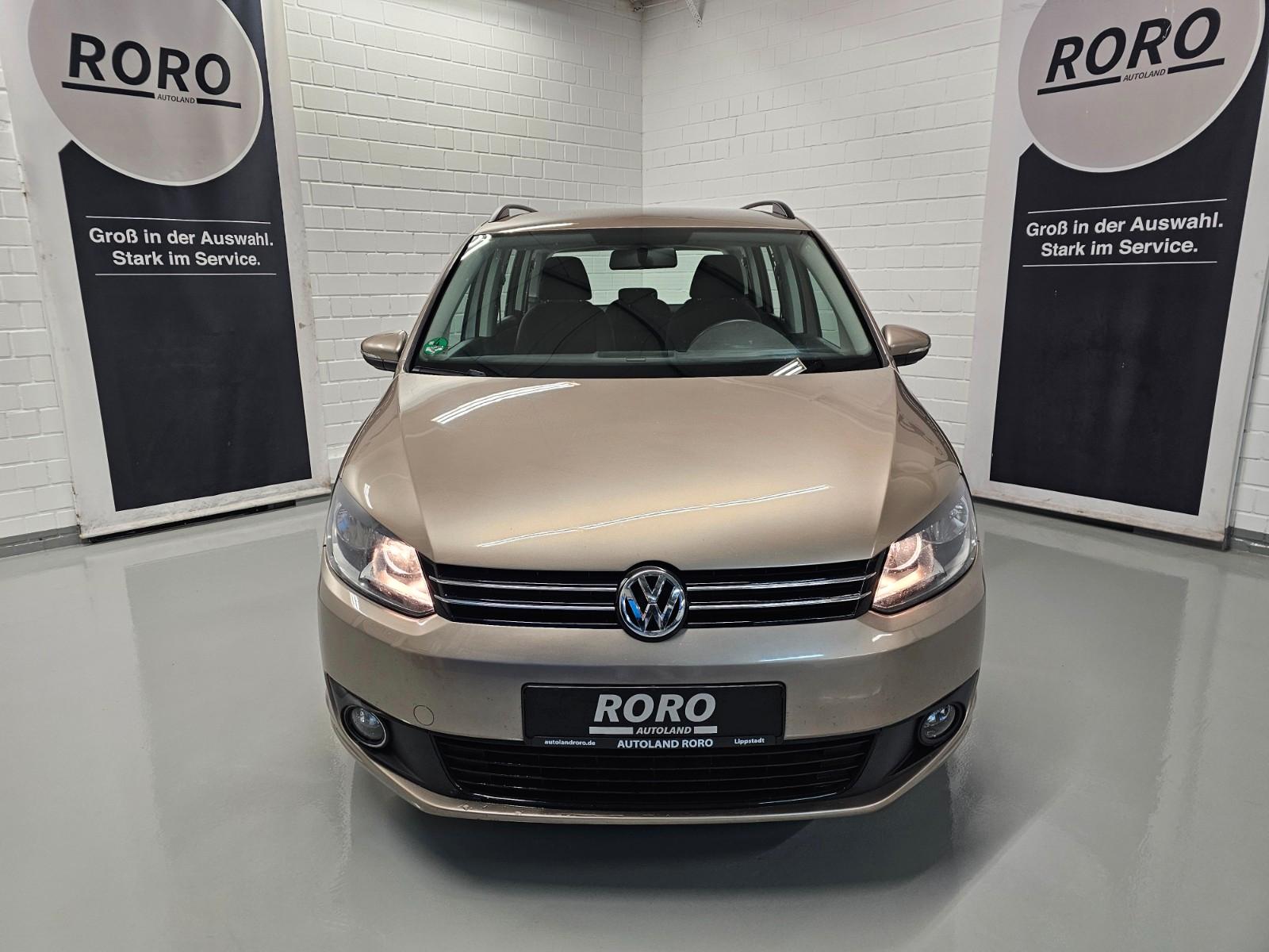 Volkswagen Touran 2013 — interior